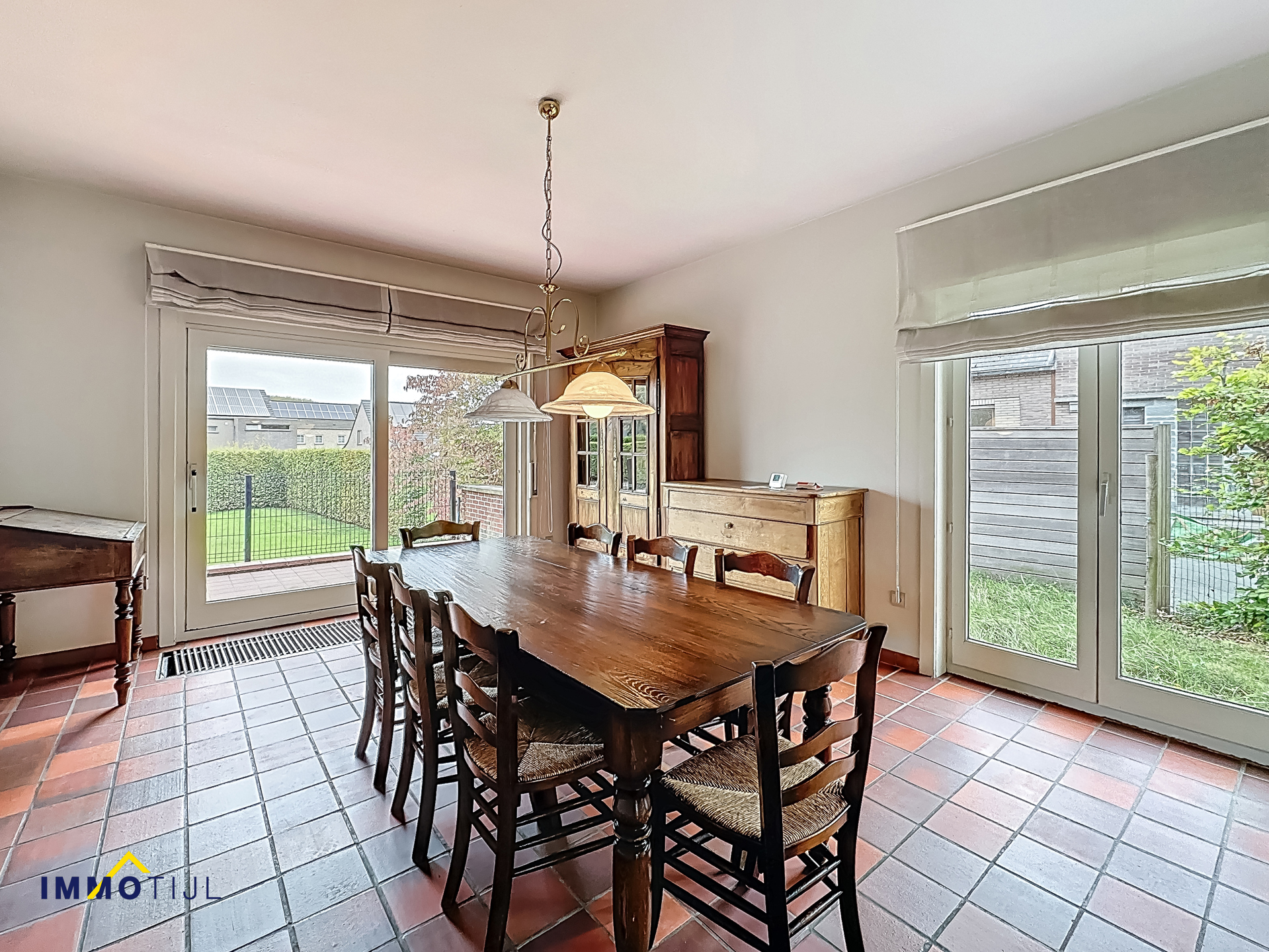 Ruime villa met vijf slaapkamers in rustige woonwijk! - foto 4