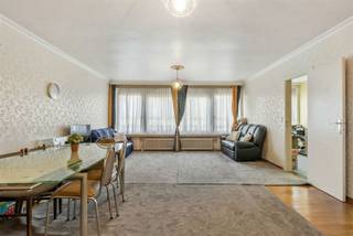 Geafficheerde prijs is een vanafprijs, elk bod vanaf deze prijs zal overwogen worden door de eigenaars.Dit ruime appartement in het hart van...