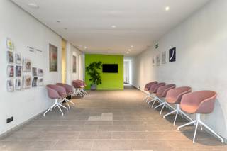 Ce bureau extrêmement accessible d'environ 266 m² à Gand est situé le long de la Rooigemlaan et bénéficie d'une très forte visibilité.Le bureau...