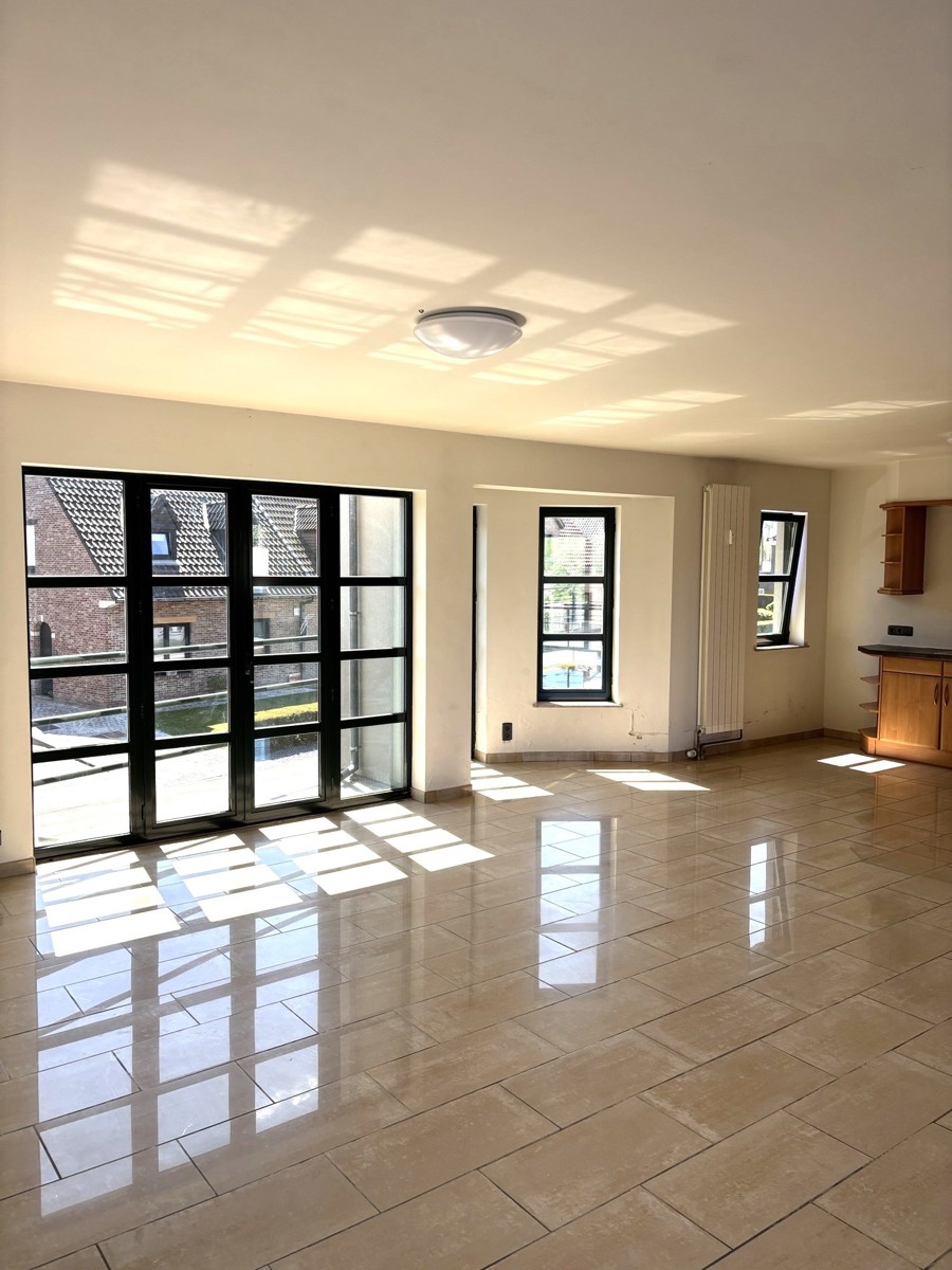 Centraal gelegen duplex appartement met 2 slaapkamers - foto 2