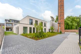 In het hart van Sinaai, op een uiterst centrale ligging vlak bij invalswegen, winkels, supermarkten en het gezellige dorpscentrum, bevindt zich...