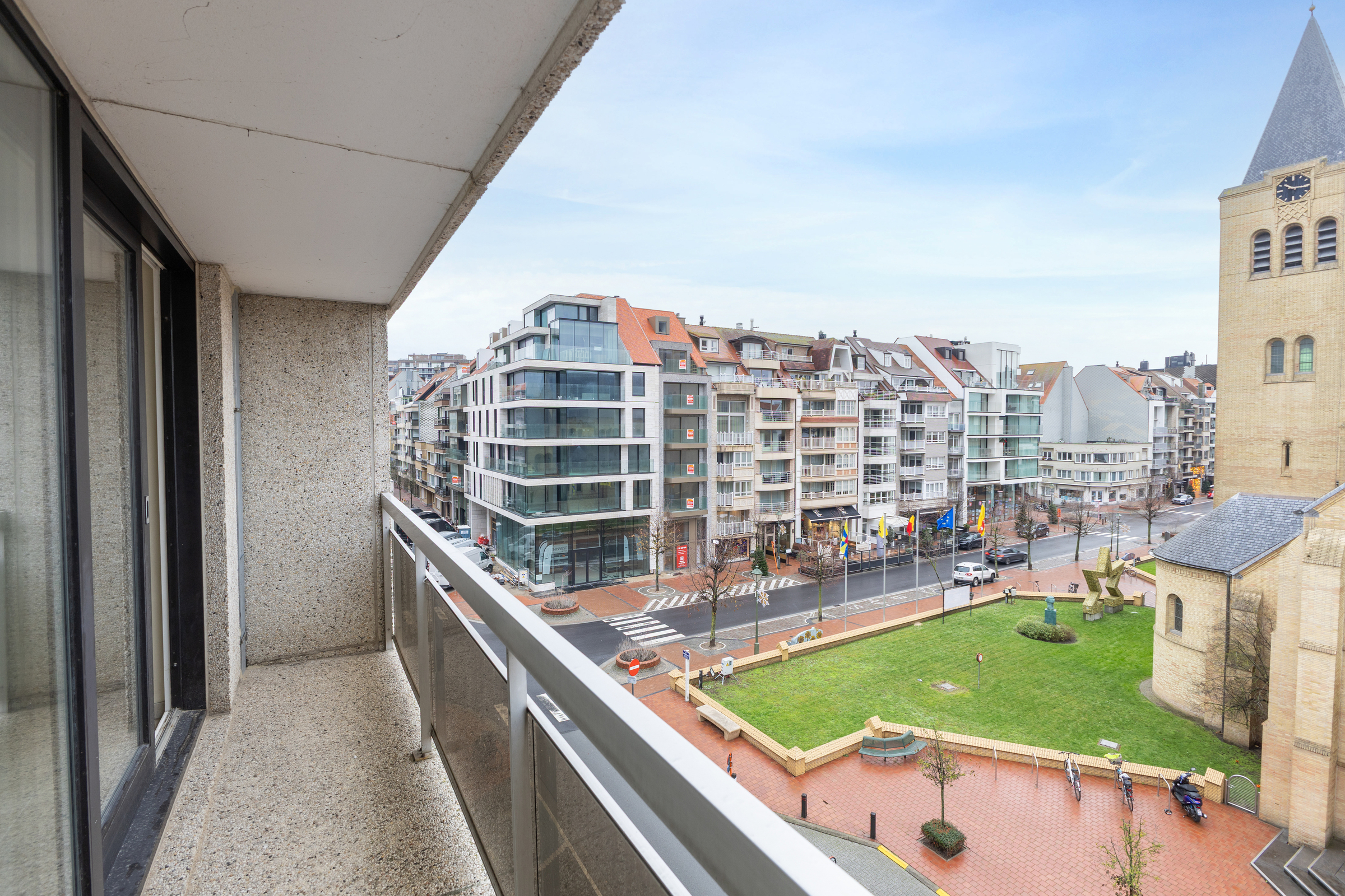 Apartment for sale in Knokke-Heist with 2 bedrooms - photo 2