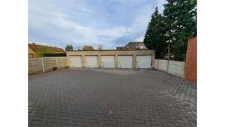 Een gelijkvloers appartement gelegen aan de vaart in Sint-Jozef bestaande uit een woonkamer met open, ingerichte keuken, 2 slaapkamers,...