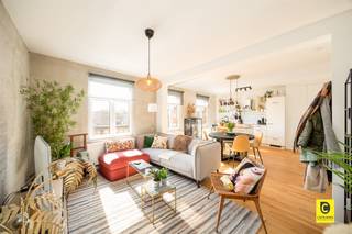 Welkom in dit prachtig gerenoveerde appartement gelegen in het Antwerpen 2020 district. Gelegen op de derde verdieping biedt dit...