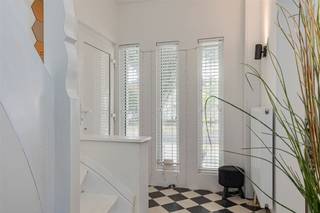 Edegem - lichte halfopen gezinswoning met 2/3 slaapkamers, oprit , garage en tuin, gelegen in de gegeerde kindvriendelijke woonwijk Molenveld. In de...