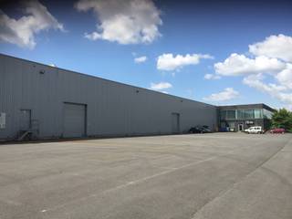 Logistique 17 868m² à louer répartis en 3 entrepôts disponibles sur une surface de 43 866m². A proximité des usines Colruyt et Valeo.Les...