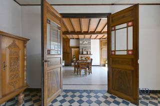 Pal in het dorpscentrum van Meilegem treffen we deze goed gelegen eigendom, voorheen café.Enige authentieke elementen van toendertijd, trekken...