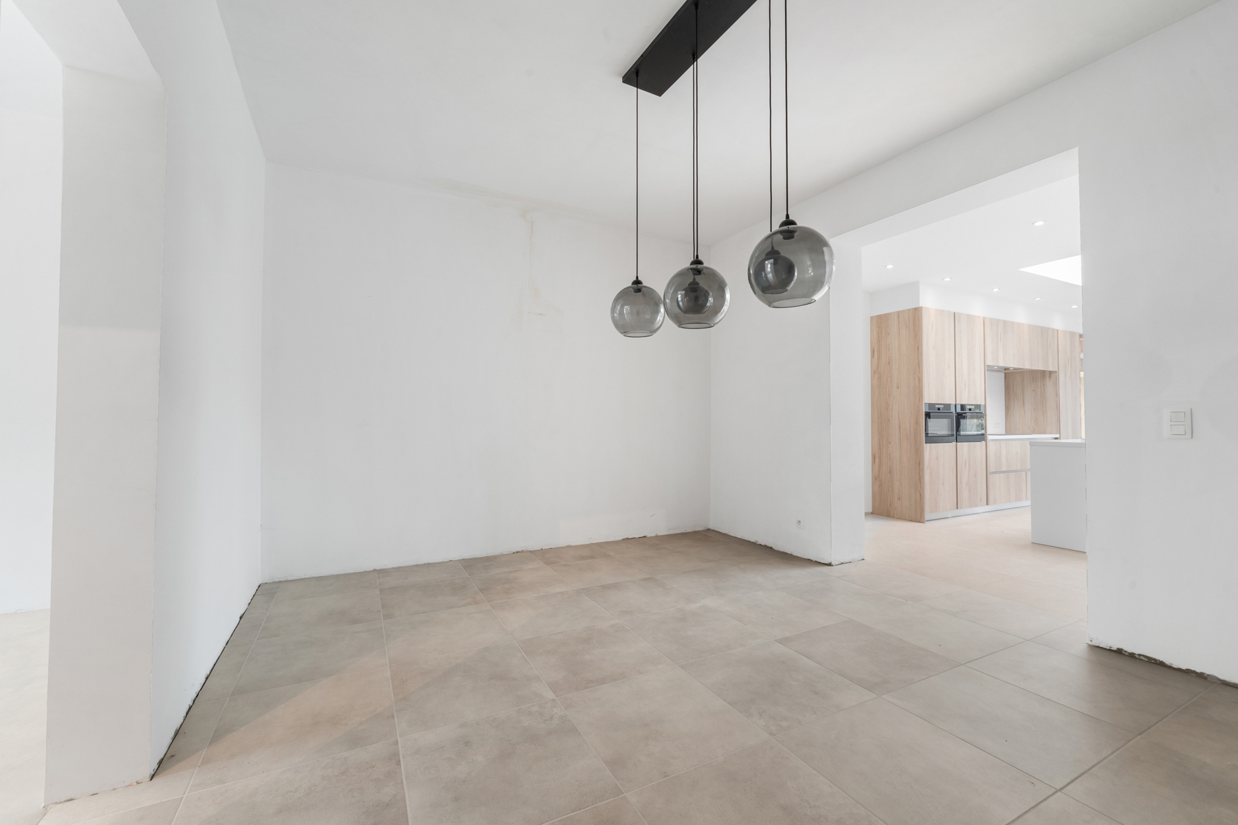 TE KOOP - Ruime deels gerenoveerde woning van 280m² - foto 5