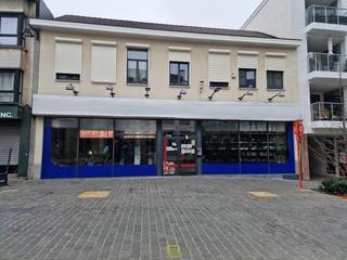 In de Molenstraat te Aalst bevindt zich dit bijzonder ruime en veelzijdige handelspand met woonst, uitstekend geschikt voor grootschalige...