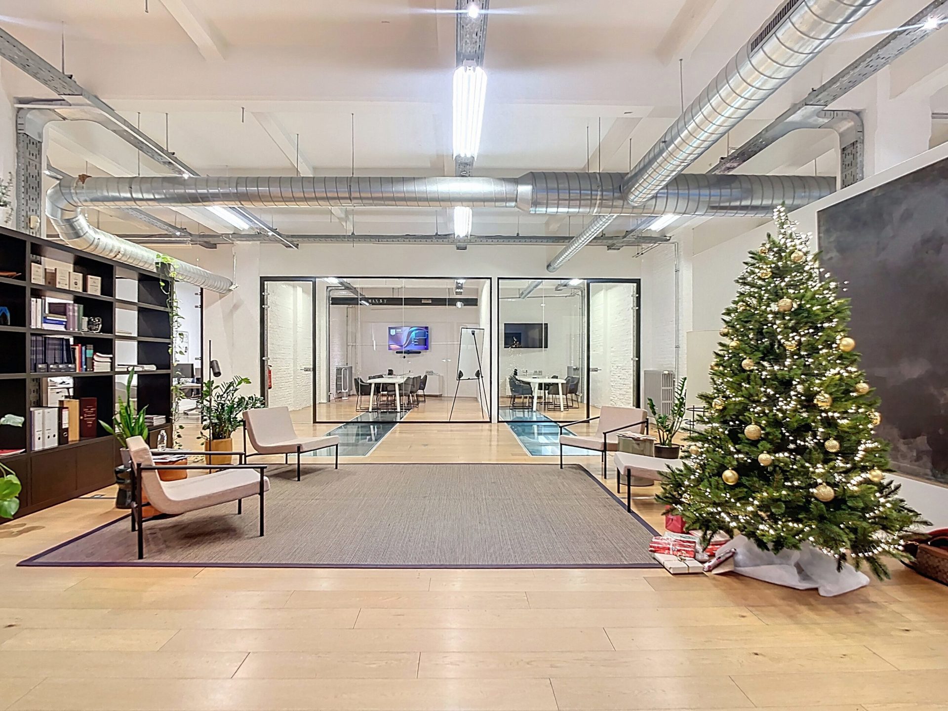 Kantoorruimte 686m² te huur in voormalige  Minerva Motors'-fabriek.  - foto 2