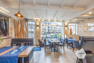 Op een hoeklocatie met grote visibiliteit in het centrum van Westende-dorp bevindt zich dit veelzijdige handelspand met woonst. Deze...