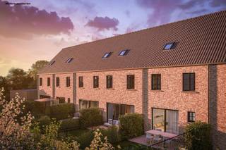 <p><span>Vous rêvez d'une maison où qualité, efficacité énergétique et confort se conjuguent ? Découvrez ce projet exclusif de 8 maisons neuves dans un lotissement de petite taille, sûr et accueillant pour les enfants.</span></p><p><span> </span></p><p><span>Chaque maison est un bijou architectural au charme intemporel, à l'agencement réfléchi et au jardin ensoleillé, dans un environnement verdoyant et calme, à l'écart de la circulation. Pourtant, vous êtes à proximité des écoles, des magasins, des transports en commun et des restaurants agréables.</span></p><p><span> </span></p><p><span>Les maisons disposent de 3 chambres spacieuses et d'un escalier fixe menant au deuxième étage, que vous pouvez entièrement aménager comme chambre supplémentaire, bureau, salle de loisirs ou salle de jeux. Dans la zone intérieure sans voiture, vous pouvez acheter des places de parking et un parking à vélos pratique, idéal pour les familles et les résidents actifs.</span></p><p><span> </span></p><p><span>Le confort et la durabilité sont essentiels : pompe à chaleur, chauffage par le sol, panneaux solaires, récupération des eaux de pluie et un niveau E exceptionnel <20 font de cette maison une maison à faible consommation d'énergie, orientée vers l'avenir.</span></p><p><span> </span></p><p><span>Financièrement très intéressant : vente dans le cadre de la loi Breyne avec un taux de TVA réduit de 6 % sur la part construction, et des droits d'enregistrement uniquement sur la part terrain.</span></p>