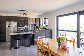 Dit duplex appartement is gelegen op de tweede en derde verdieping van een kleinschalig en recent appartementsgebouw in de dorpskern van...