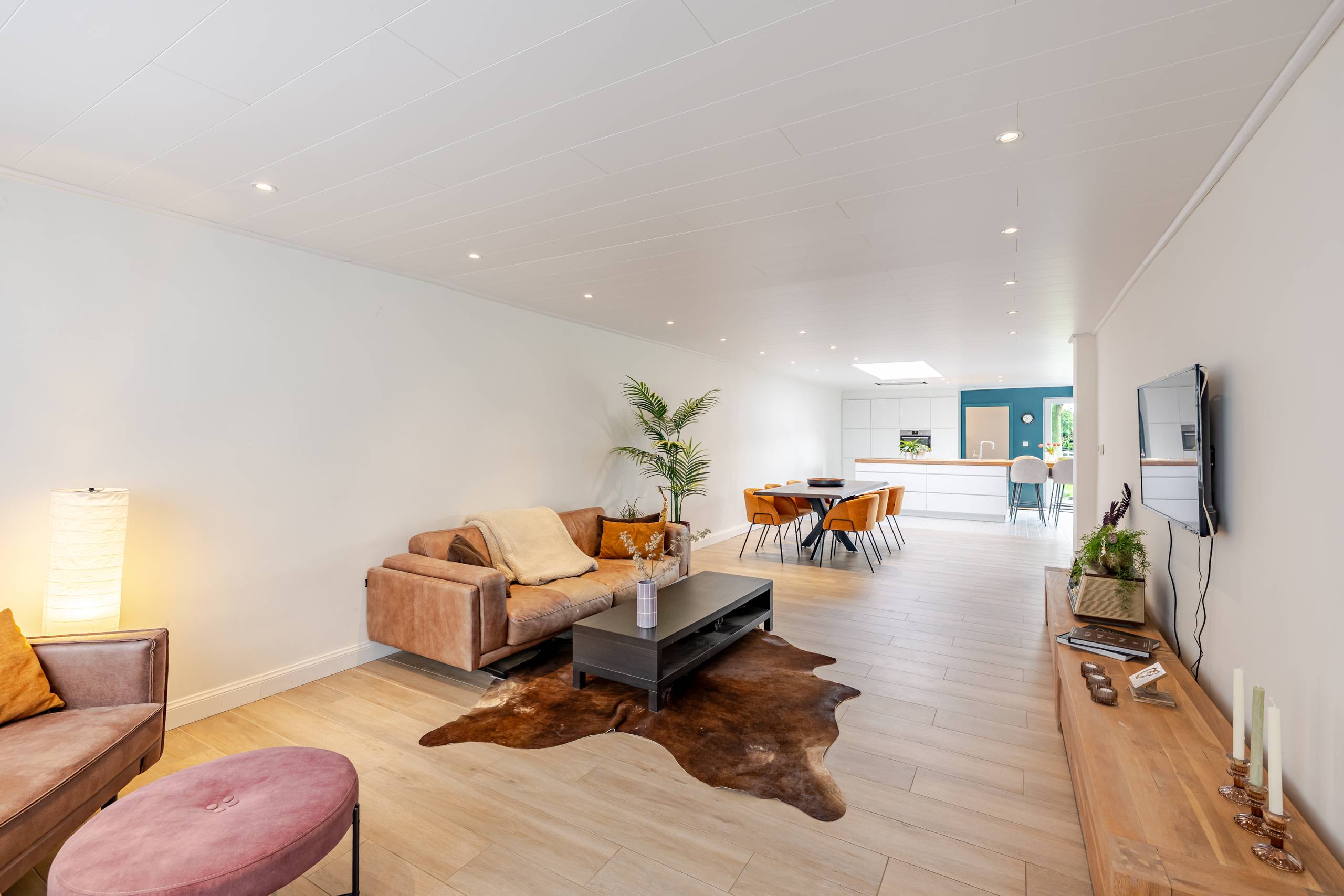 GERENOVEERDE, RUIME WONING OP EEN PERCEEL VAN 931M² - foto 2