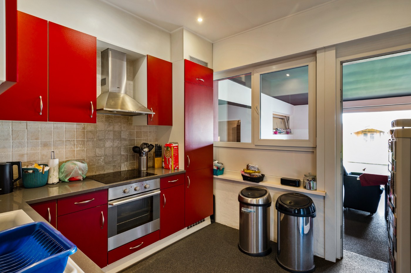 Ruime woning met 3 à 4 slpk., garage en oprit op een perceel van 702 m² - foto 5