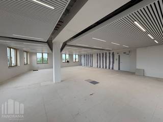 Dit nieuwbouwproject '<strong>Keizerpoort</strong>' te Ledeberg is gelegen op een uitmuntende locatie, langsheen de stadsring en heeft bij gevolg een zeer vlotte verbinding naar de R4, E40 en de E17. <br /><br />Deze '<strong>open space'</strong> kantoren met een totale oppervlakte van 257 m² bevinden zich op de vierde verdieping en is opgevat als een open ruimte met veel natuurlijke lichtinval dankzij de grote raampartijen. Deze bieden uitzicht op de <strong>groene zone</strong> naast het gebouw, wat zorgt voor een aangename werkomgeving. Bij de kantoren horen 9 ondergrondse <strong>parkeerplaatsen</strong>, elk voorzien van een laadpunt voor elektrische voertuigen. Aanwezigheid van fietsenstalling. We werken met een groeiscenario voor kandidaat-huurders.<br /><br />Bent u op zoek naar kantoren te Gent? Contacteer <strong>PANORAMA B2B GENT KANTOREN </strong>voor meer informatie, gedetailleerde informatie of een vrijblijvend plaatsbezoek op het nummer <strong>0477 44 39 30</strong>.