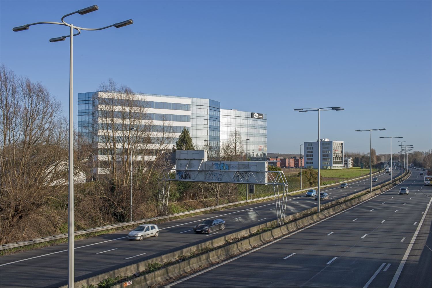 NIEUWBOUWKANTOREN MET PARKING NABIJ E40 - foto 2
