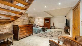 Bent u op zoek naar een strategisch gelegen renovatieproject aan de kust? Dit huis te koop in de Burgemeester Camille Deckersstraat biedt de...