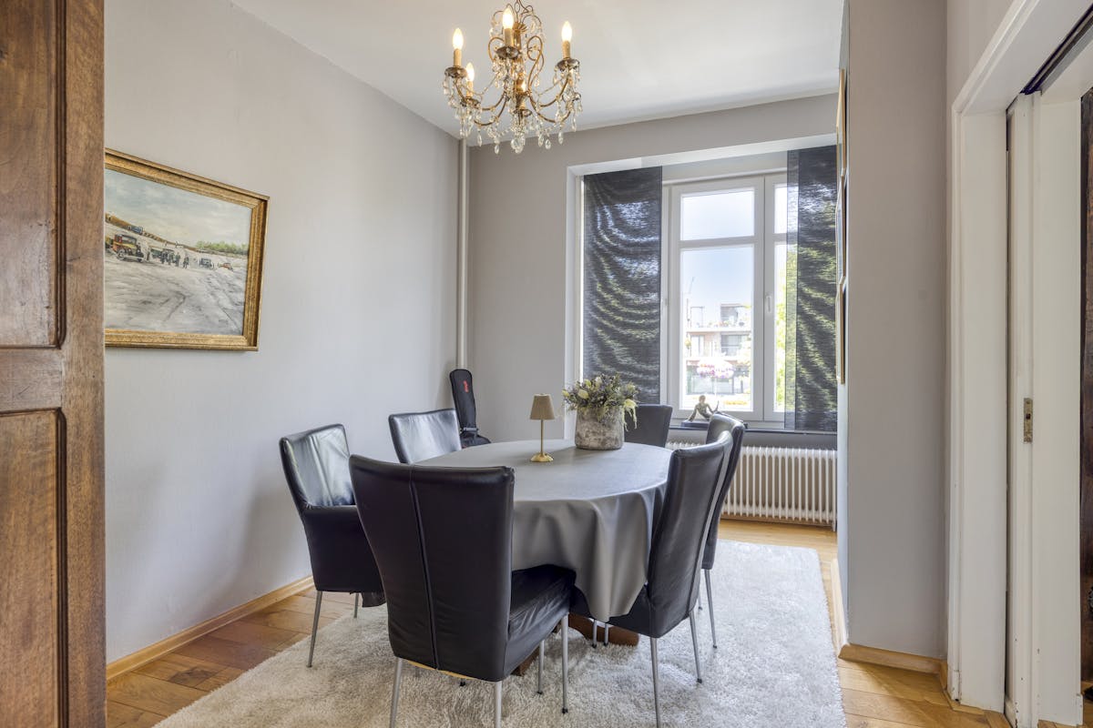 Maison de ville lumineuse et très élégante à vendre à Maaseik avec 2 garages - photo 4