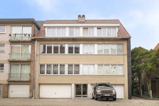 Within easy reach of shops and public transport, in a pleasant residential area on the outskirts of Brussels, discover this well-maintained...