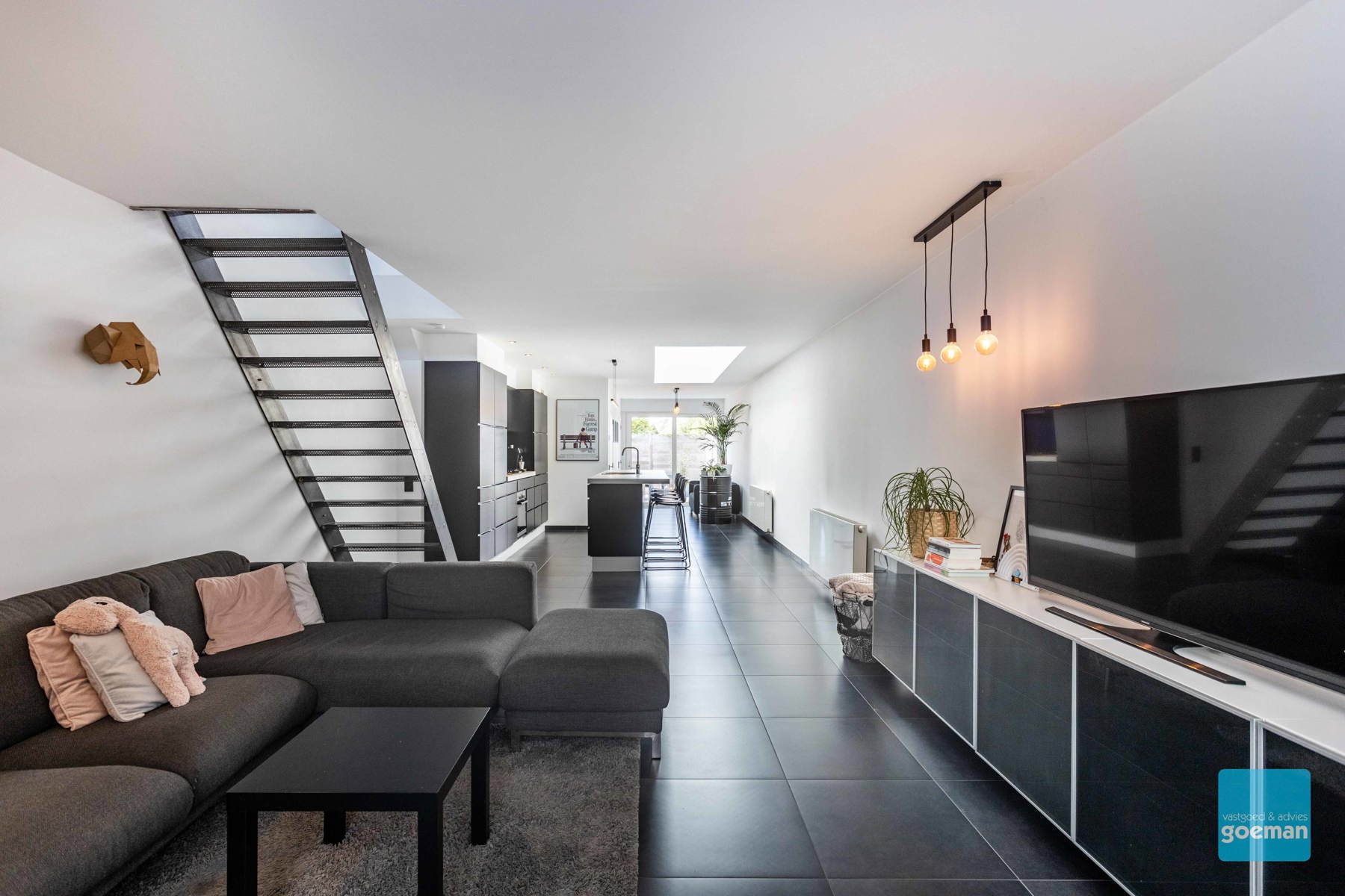 Gerenoveerde woning met zonnepanelen en groendak te Aalst - foto 3