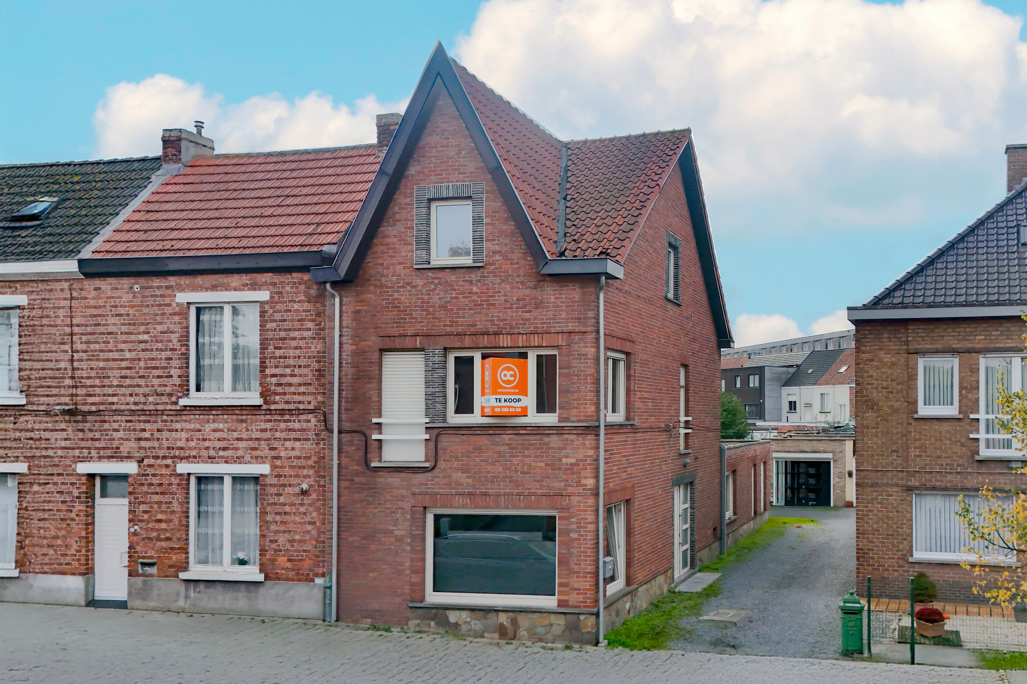 Ruime halfopen gezinswoning met zonnige tuin en garage in Oostakker! - foto 1