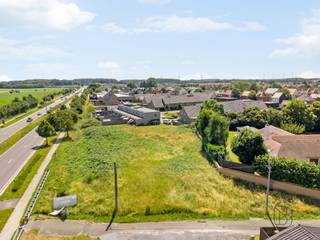 Deze bouwgrond is topgelegen en biedt veel mogelijkheden. Commerciële zichtlocatie, of mogelijkheid tot verkavelen voor 5/6 woningen.