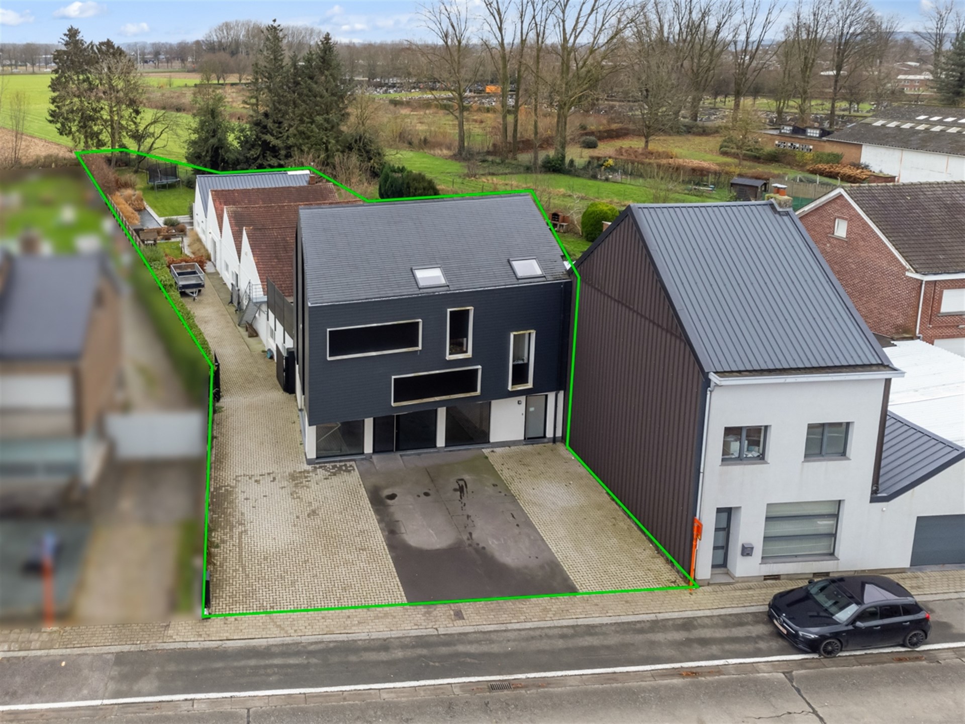 Veelzijdig gebouw bestaande uit handelspand/kantoorruimte, woonst met 4 slpks en tuinloft met 1 slpk - foto 1