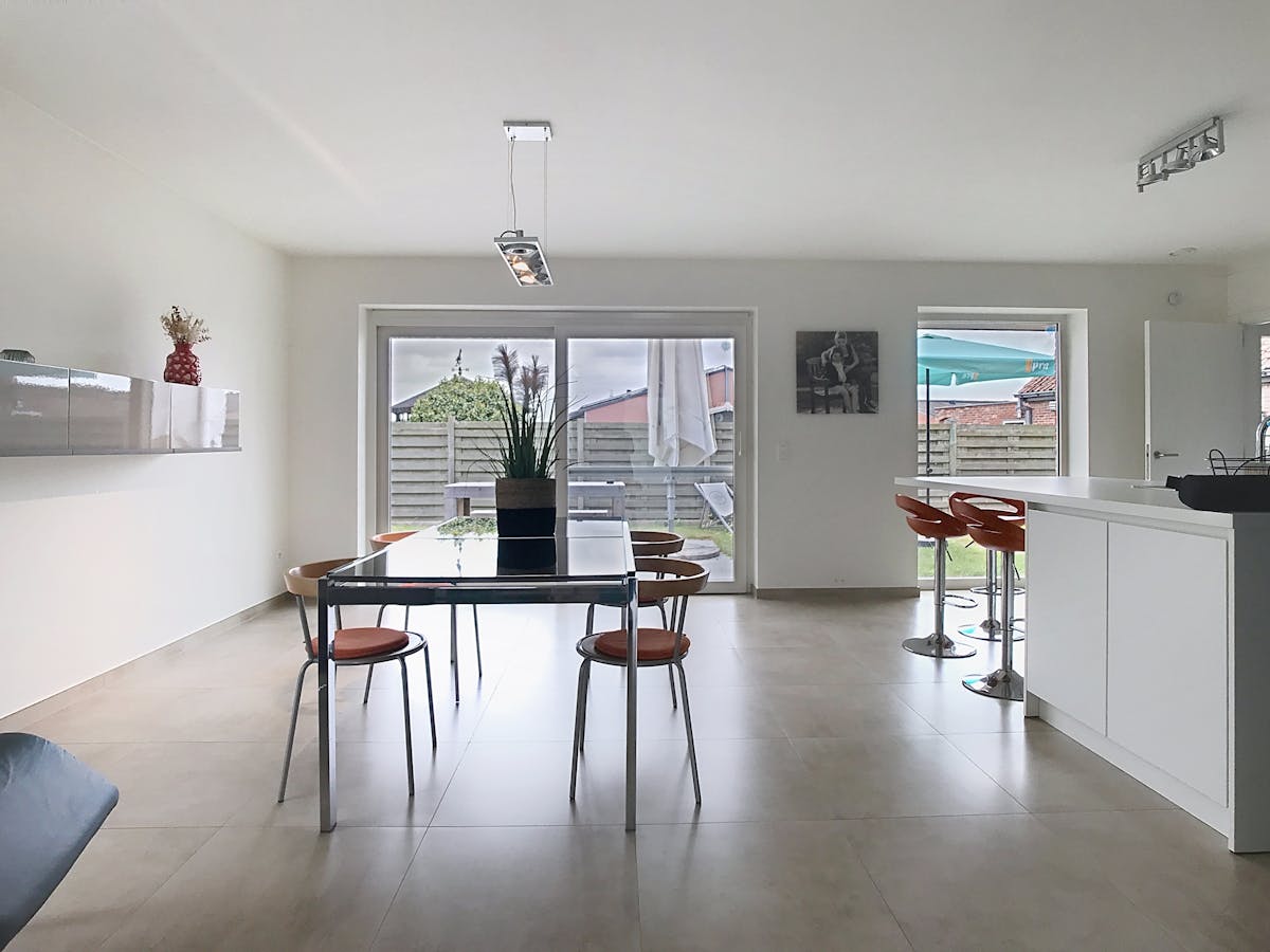 Instapklare villa met 4 slaapkamers en tuin te Izegem. - foto 3