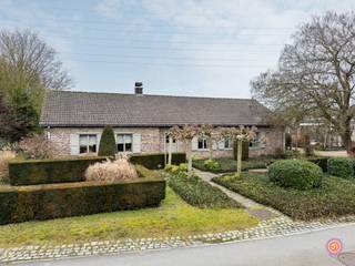 In de driehoek Liezele-Breendonk-Lippelo vind je deze zeer landelijk gelegen laagbouwvilla met open zicht achteraan. Ideaal gelegen voor wie...