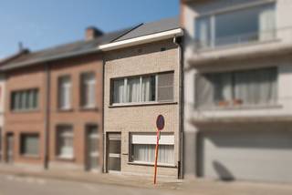Perfect gelegen woning net buiten de Stadsvesten in een rustige en verkeersarme straat. Op enkele minuten wandelen van Grote Markt en...