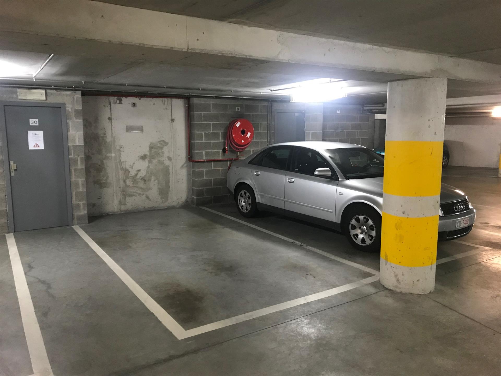 Garage for rent in Brussels - photo 1