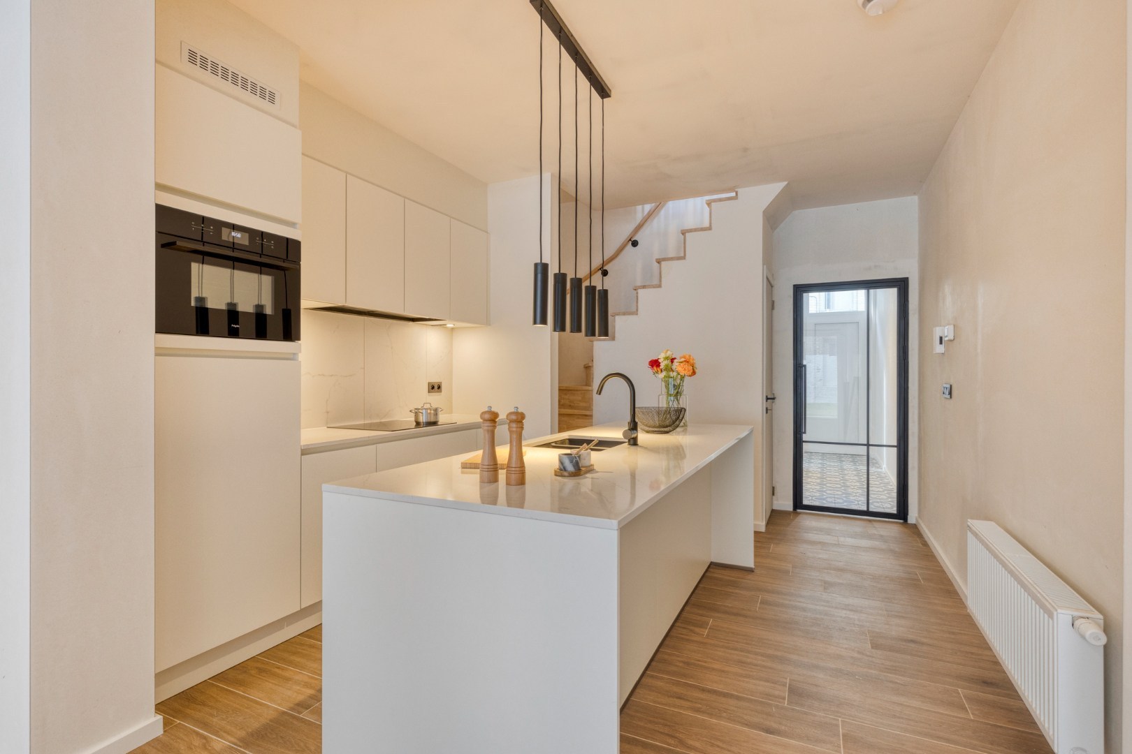 Instapklare stadswoning met 3 slaapkamers en tuintje! - foto 3