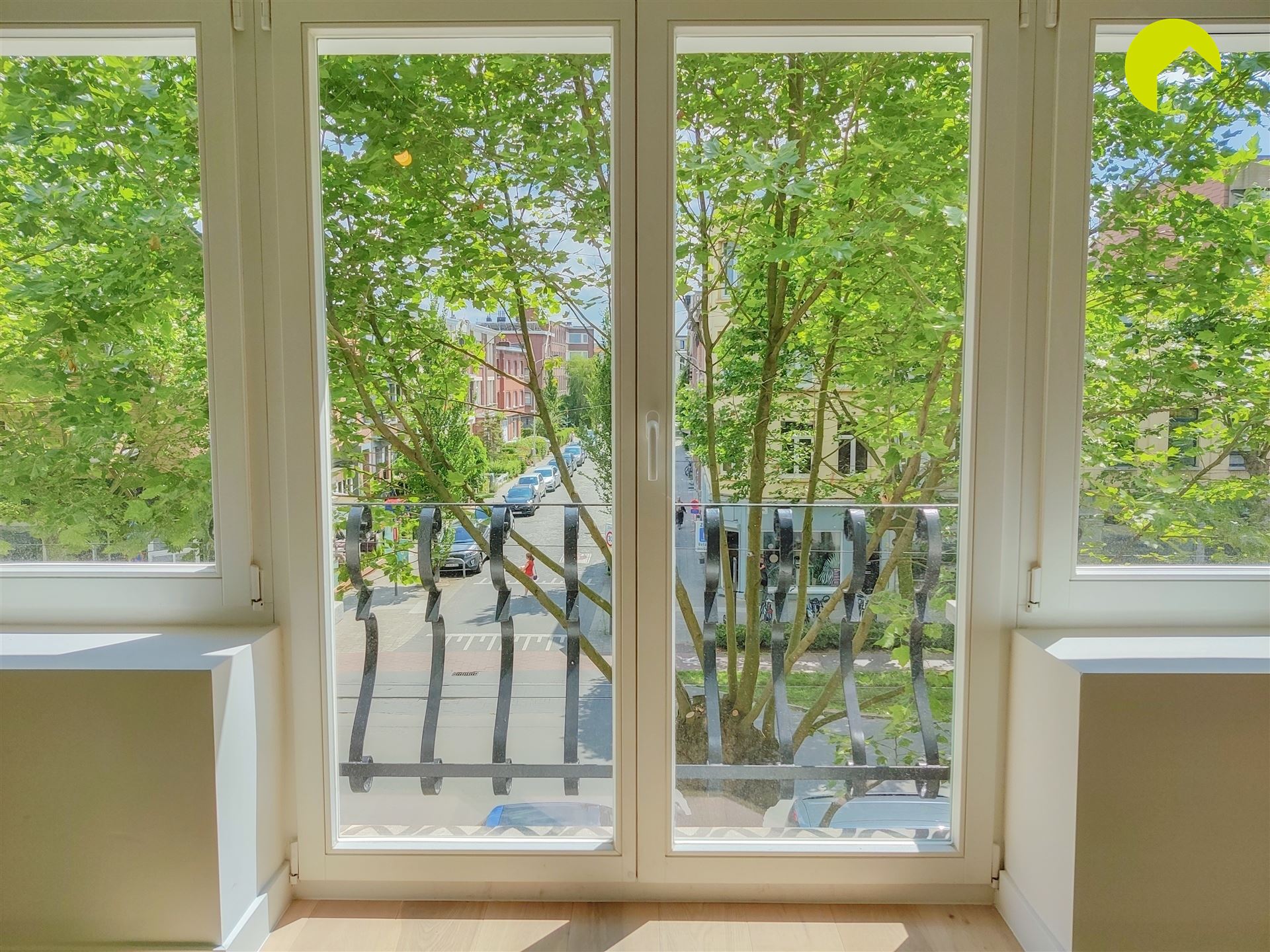 Gerenoveerd 2 SLK appartement in Berchem! - foto 3