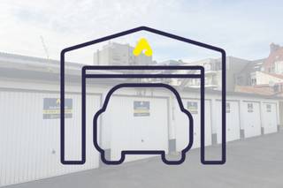 Garage à vendre situé dans le complexe de garages " Flora".<br /><br />Numéro : 9<br /><br />Dimensions :<br />5,15 m de longueur x 2,7 m de largeur x 2,3 m de hauteur<br />Hauteur du sol à la porte de garage : 1,9 m
