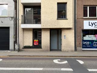 Garagebox te huur in het centrum van Geel, gelegen in de Stationsstraat 44.<br /><br />De garage is voorzien van een elektrische poort, wat zorgt voor extra comfort en gebruiksgemak.<br /><br />De huurprijs bedraagt €95,00 per maand. Er wordt een huurwaarborg van €300,00 geblokkeerd op rekening van Korfine.<br /><br />De garage is onmiddellijk beschikbaar!<br /><br />Meer info? Neem contact op via toon@vastengoed.be of op het nummer 014 72 73 74.
