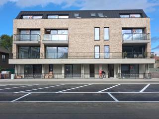 - Prachtig doorloop appartement <br />- 2 slaapkamers<br />- 2 bergingen<br />- Zeer ruime badkamer met inloopdouche en dubbel badkamer meubel<br />- apart toilet<br />- volledig ingerichte keuken<br />- woonkamer met tal van raampartijen <br />- terras aan voorzijde gebouw<br /><br />- zicht op de vernieuwde zeelaan