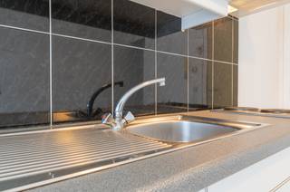 Ben je op zoek naar een gelijkvloers appartement met mogelijkse garage in Stekene? Lees hier dan zeker even verder!GLV: achteraan op het perceel...