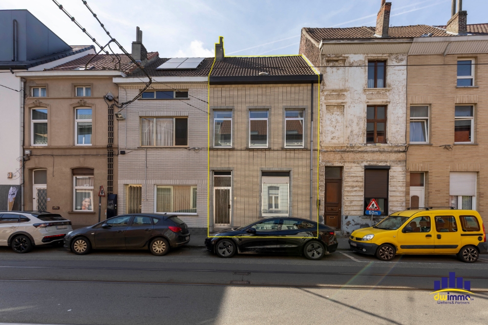 Te koop – Te renoveren rijwoning met tuin in hartje Ledeberg - foto 1