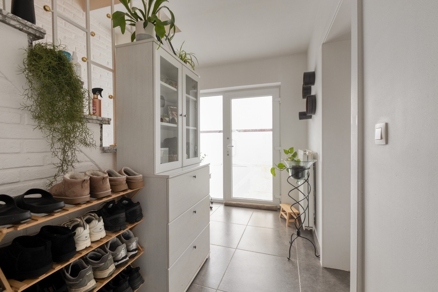 Charmante split-level woning met 3 slaapkamers en ruime tuin in Kotem, Maasmechelen. - foto 2