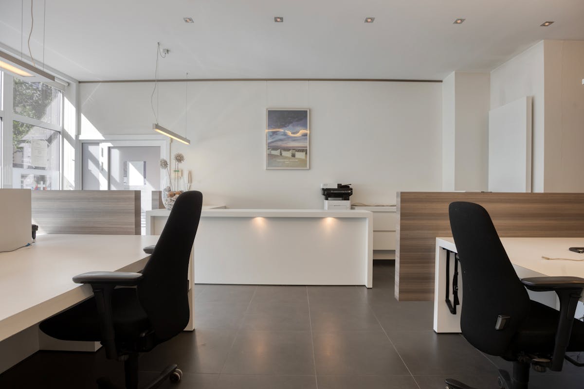 Espace de bureau/cabinet lumineux et prêt à emménager (140 m²) à louer à Ostende - photo 5