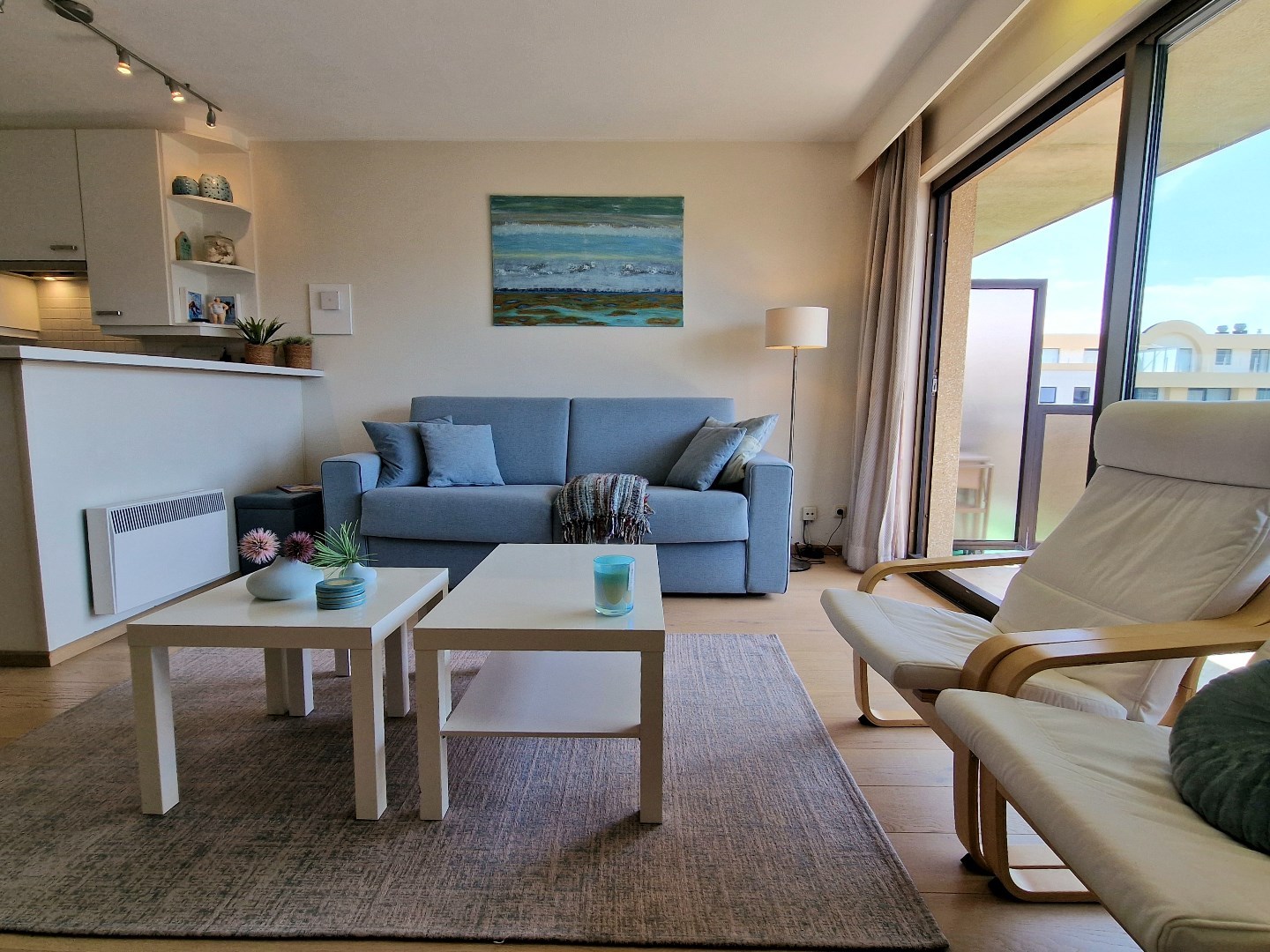 INSTAPKLARE STUDIO MET SLAAPHOEK + RUIM ZONNETERRAS + ZIJDELINGS ZEEZICHT GELEGEN OP DE PRACHTIGE LEOPOLD I ESPLANADE TE DE PANNE - foto 4