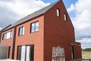 In het centrum van Heultje realiseert Danneels een nieuwbouwproject met energiezuinige gezinswoningen in hedendaagse stijl. De woningen zijn rustig...