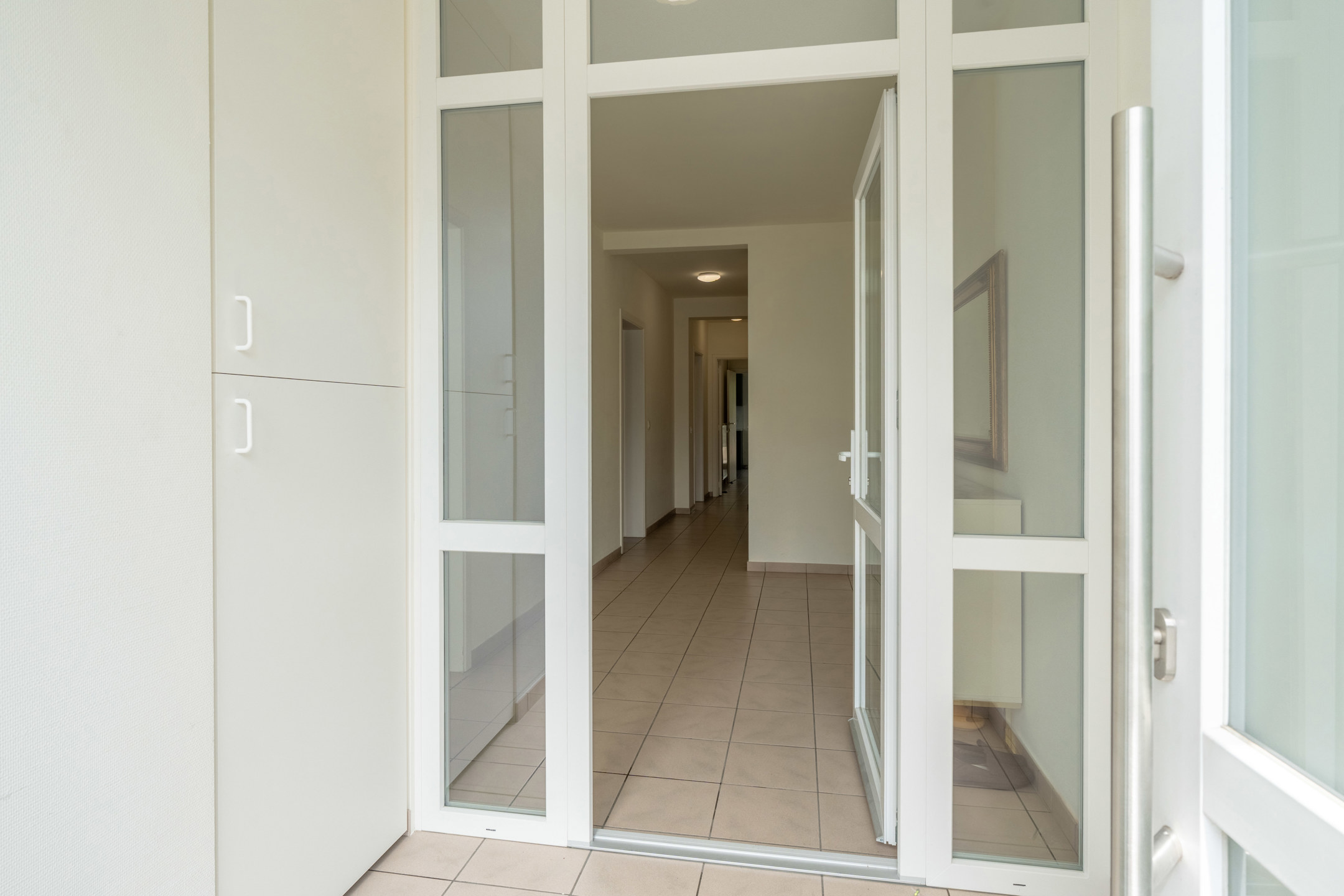 Volledig vernieuwde woning/kantoor/handelspand met 5 slpks - foto 4