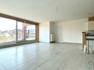 Appartement met 2 slaapkamers en parking op wandelafstand van het centrum van Ronse. Gelegen op de eerste verdieping, met een oppervlakte van 121...