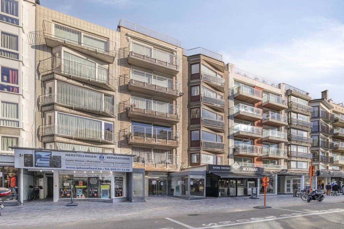 Spacious commercial space with basement for sale in the heart of Koksijde - photo 2