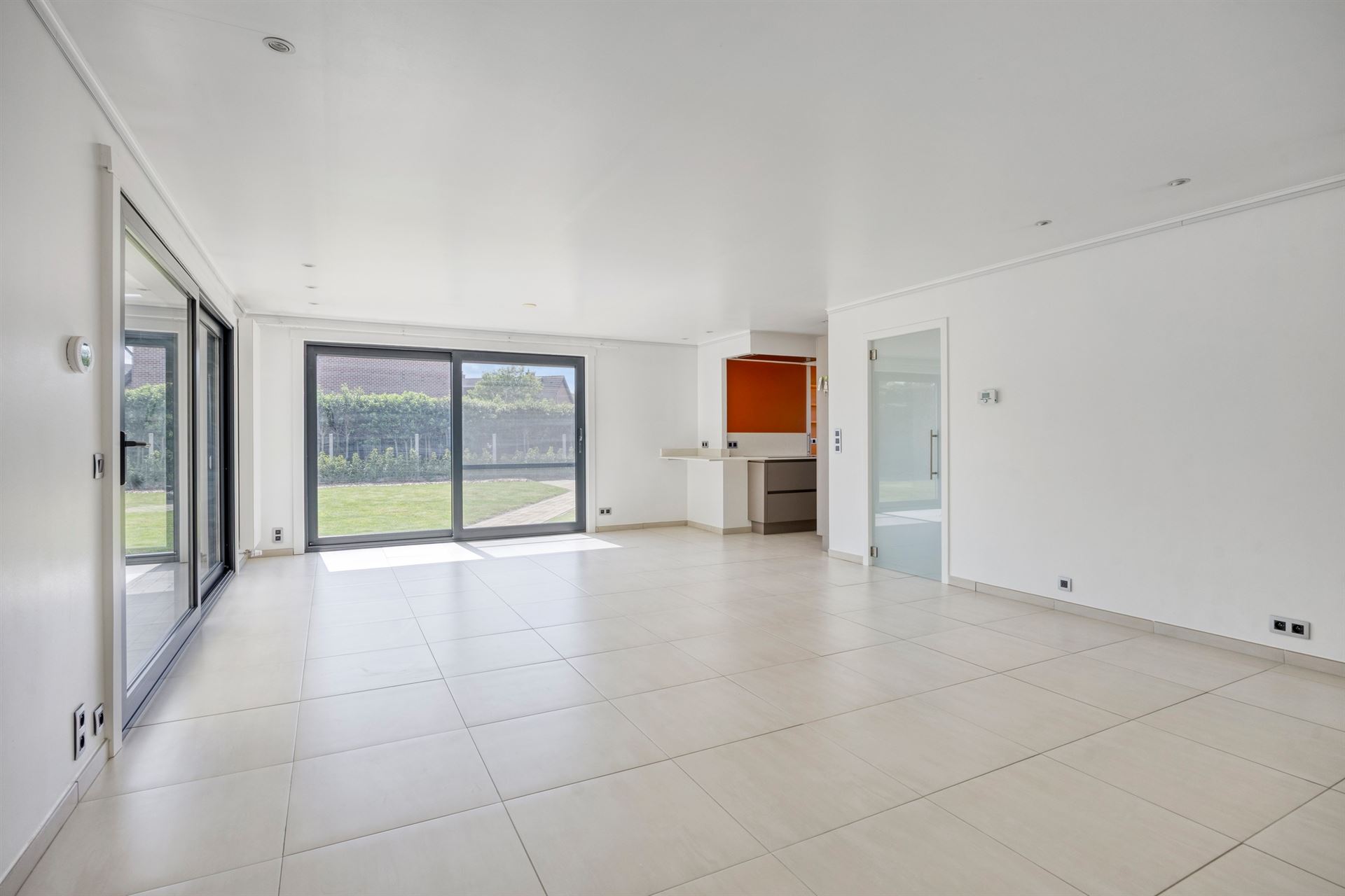 Instapklare laagbouwwoning met 3 slaapkamers en garage - foto 2