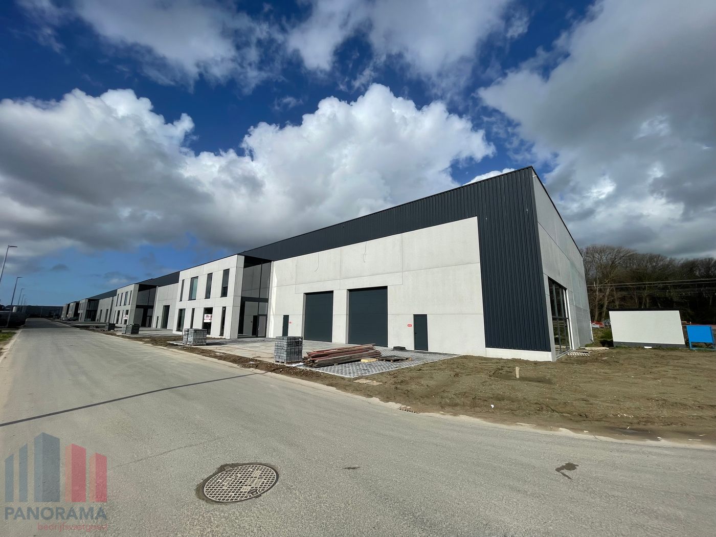 MAGAZIJN VAN 468 m² TE KOOP IN OOSTKAMP - foto 3