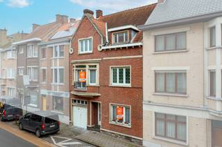 In het centrum van Deinze staat dit prachtige herenhuis met de mogelijkheid tot 6+ slaapkamers en een gigantische bruto vloeroppervlakte van...