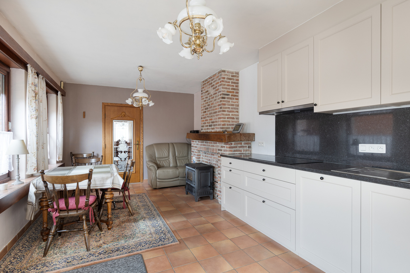 Op te frissen woning met 3 slaapkamers in hartje Kruibeke - foto 3